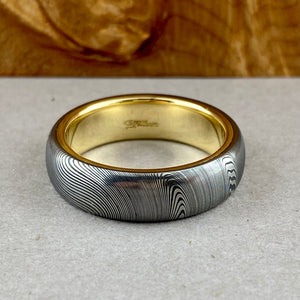 18k Gold with Damascus Band sz10.5