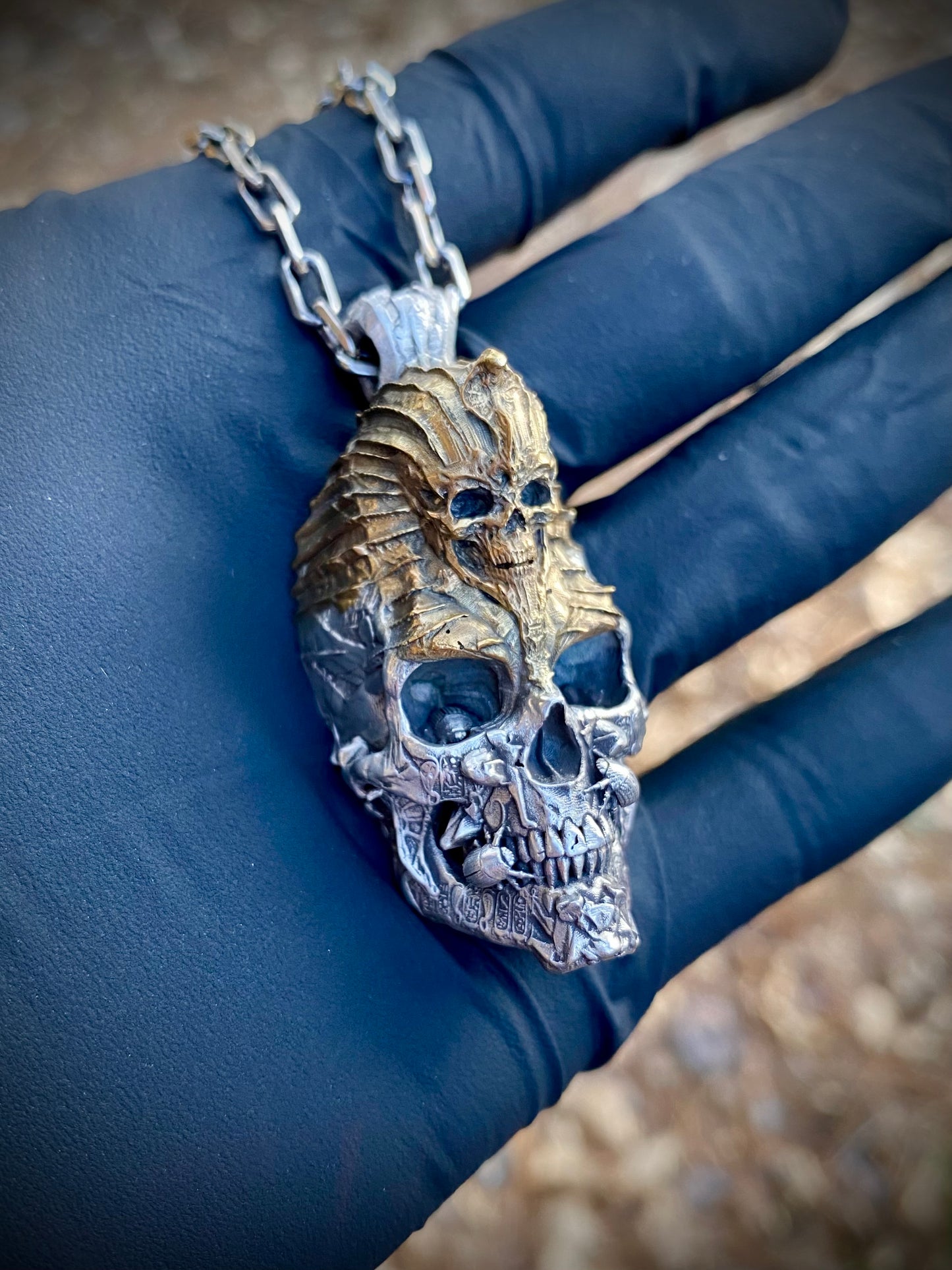 Colgante de calavera de Egipto, versión de máscara dorada