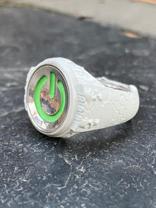 Sello de botón de encendido blanco con cerámica verde en plata esterlina sz10