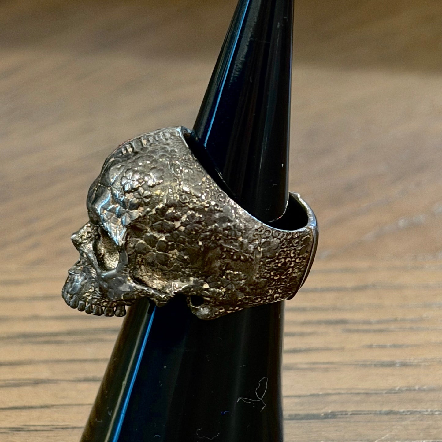 Size 5 Black Rhodium Japanese Garden Skull On Hand