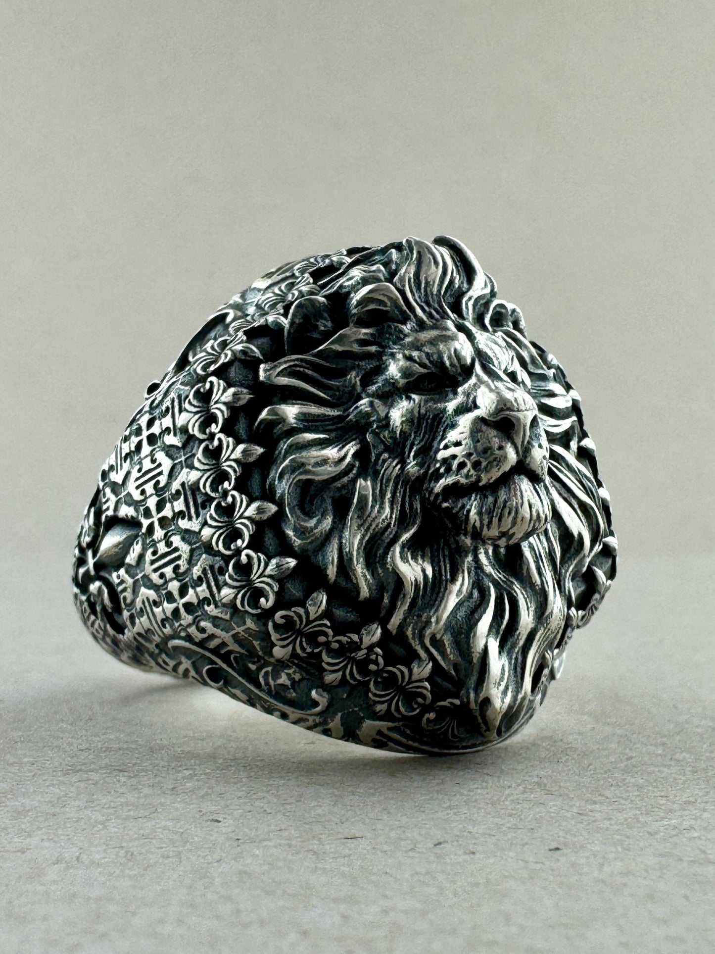 Sovereign Lion Sterling Silver