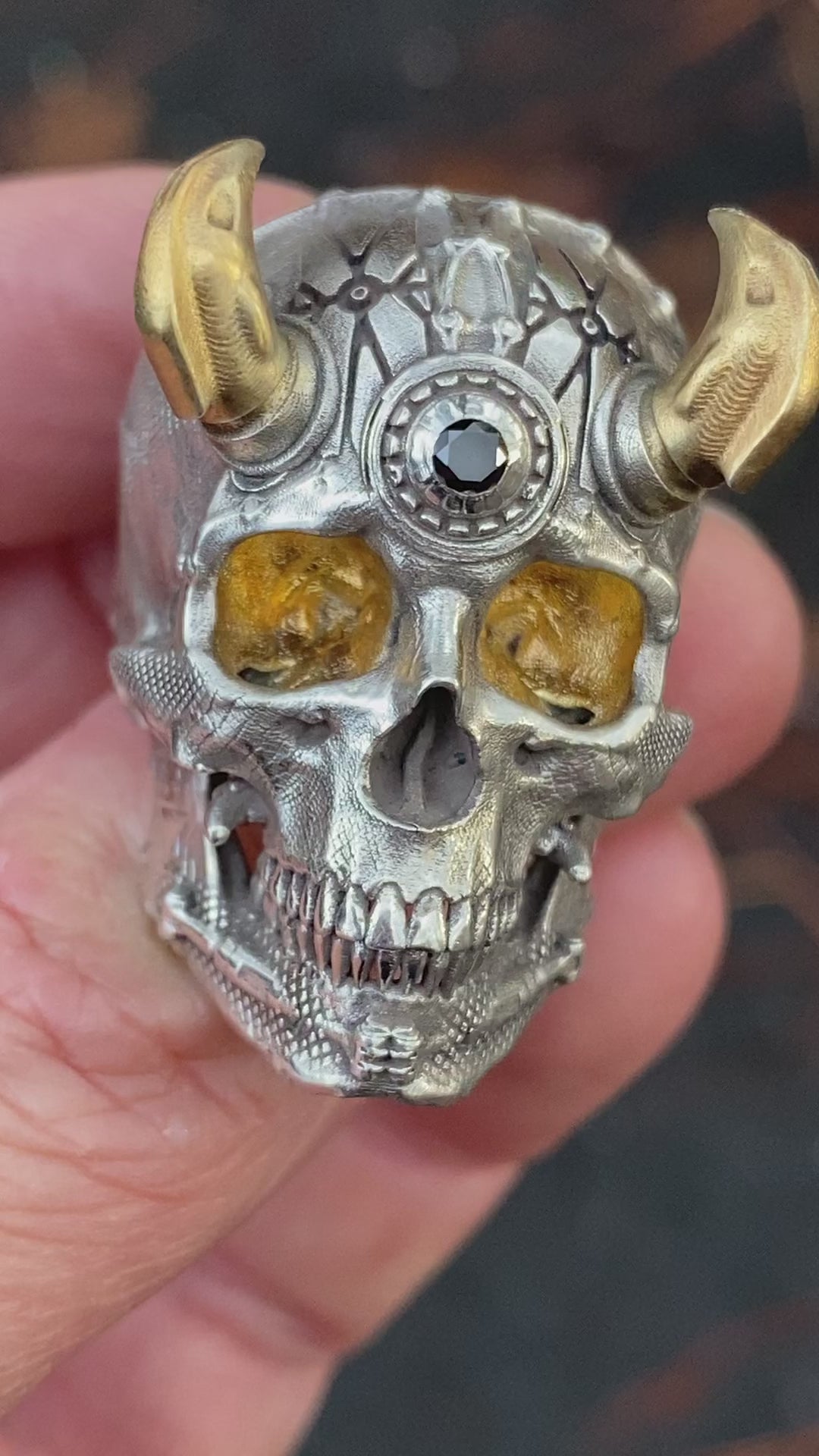 TechSkull.3 W/Dia vid