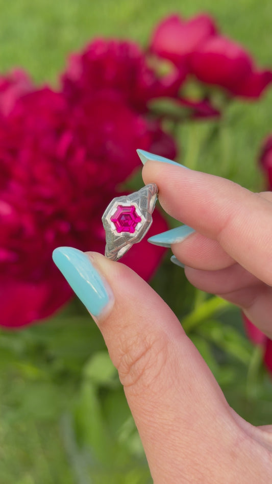 Hexagon Signet.4 Ring