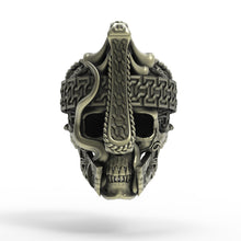 Cargar imagen en el visor de la galería, Anillo de calavera vikinga nórdica de latón