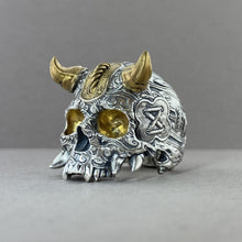 Cargar imagen en el visor de la galería, Anillo de calavera Oni con cuernos VIP