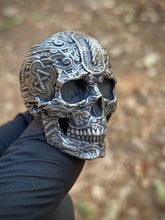 Cargar imagen en el visor de la galería, Anillo de calavera de viento atado de ley