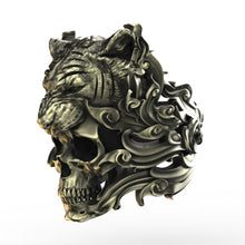 Cargar imagen en el visor de la galería, Anillo de calavera de tigre de latón